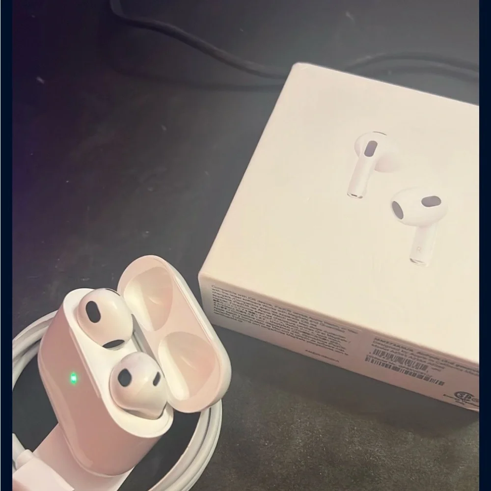 Apple AirPods with Wireless Charging Case - White